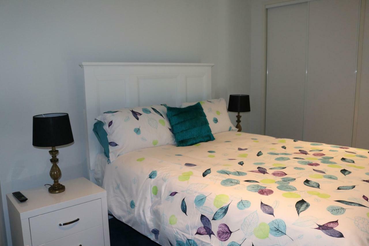 130 At The Waves Apartamento Cowes Exterior foto